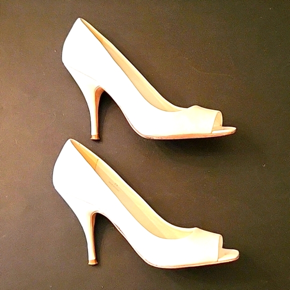 Elegant Aldo White Patent Leather Peep-Toe Heels, 9 - Picture 4 of 14